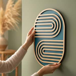 Cintre mural élégant en bois poli conçu pour l'organisation de la maison, la décoration de la chambre à coucher et la décoration murale - Product Image 2