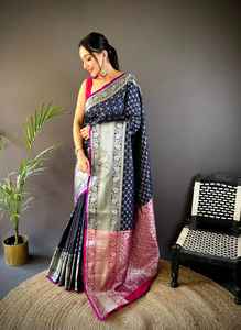 ทอจากผ้าไหมแท้ลายลิ้นจี่ที่มีเนื้อสัมผัสนุ่มอย่างดีด้วยผ้าจาริทอส่าหรีชาริ - Product Image 5