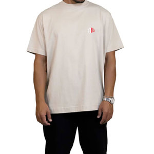 เสื้อยืดโอเวอร์ไซส์สไตล์โมเดิร์นสำหรับผู้ชาย ออกแบบมาเพื่อความหลวมสบายด้วยวัสดุที่ทนทานและสไตล์ที่ใส่สบาย เหมาะสำหรับการใช้งานกลางแจ้ง - Product Image 1