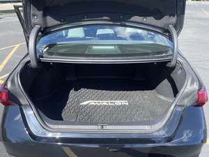 NEATLY USED 2019 pour Avalon Limited FWD Volant à gauche 5 places 50001-75000 Miles 150-200Ps - Product Image 3