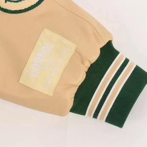 Vestes Letterman de basket-ball d'hiver pour hommes et femmes avec patchs en chenille de polyester de qualité personnalisée et logo brodé en laine - Product Image 4