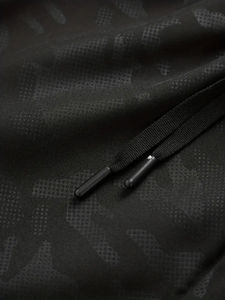 Pantalones cortos deportivos de algodón para hombre con logotipo personalizado al por mayor, pantalones cortos informales negros lisos de alta calidad con tejido de malla y técnicas estampadas - Product Image 3
