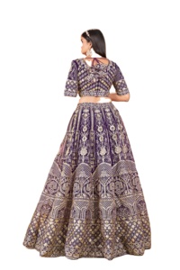 Lehenga Choli indien traditionnel de créateur en tissu filet, non cousu, dernière collection hiver, pour mariages et fêtes, coupe ajustée, broderie de sequins et de zari - Product Image 3