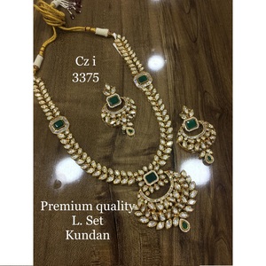 Ensemble de colliers de bijoux Kundan élégants de haute qualité pour mariage et occasions spéciales disponibles pour commande en gros et revente - Product Image 1