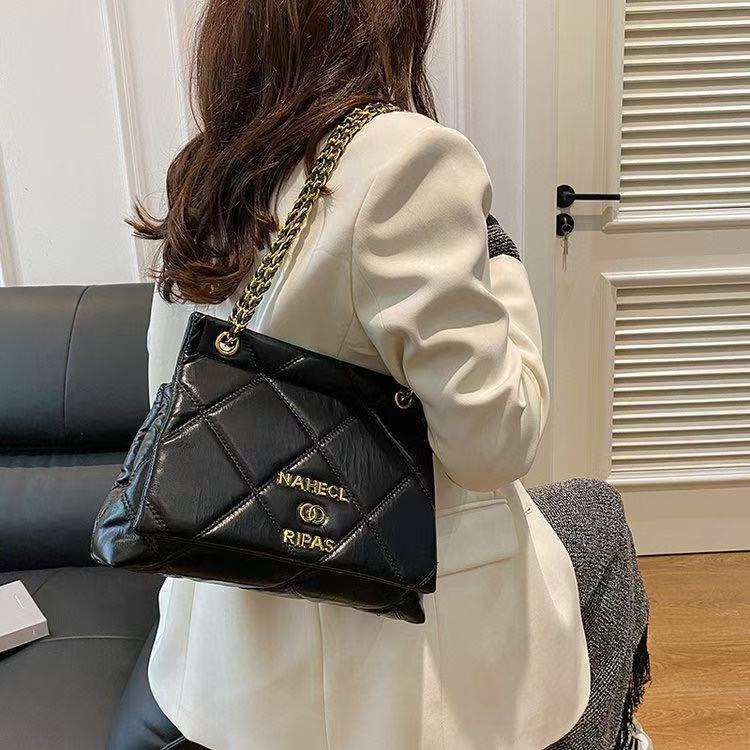 ตารางขนาดใหญ่สีดำ