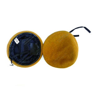 Style décontracté léger chaud français béret chapeau hommes femmes couleur unie classique laine béret par Super Badges Company - Product Image 3