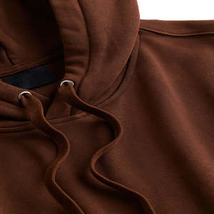 Sweat à capuche minimaliste pour homme, design propre, pour une garde-robe décontractée - Product Image 4