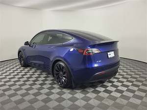 2024 Tesla Model Y Performance AWD Véhicule électrique d'occasion Boîte de vitesses automatique Sièges en cuir Toit ouvrant panoramique Arrière Foncé - Product Image 5