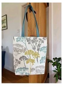 Bolsa de Mano Moderna con Estampado Botánico en Verde Azulado con Detalles en Amarillo y Gris, Diseñada para un Uso Diario Elegante - Product Image 3