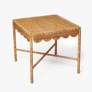 Table en bois récupéré durable avec texture unique et design rustique - Product Image 1