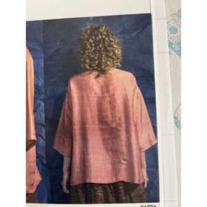 Blusa de Seda para Mujer PADMA, Color Rosa Polvoriento, con Cuello Alto de Satén y Decoración de Encaje, Corte Holgado, Talla Única (XS-XL) - Product Image 2