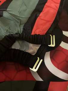 Cape en polyester conçue sur mesure pour la coupe de cheveux Cape de coiffure de barbier pour une utilisation en salon Cape personnalisée avec son propre design - Product Image 4