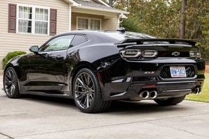 รถเชฟโรเลต คามาโร ZL1 คูเป้ ปี 2020 สภาพดีเยี่ยม พวงมาลัยขวา/ซ้าย เกียร์ธรรมดา 6 สปีด เครื่องยนต์ซูเปอร์ชาร์จ LT4 V8 พร้อมส่งมอบ - Product Image 3