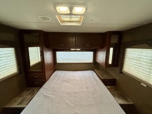 Autocaravana T-H-O-R RV MOTORCOACH 28H USADA de 2015 Lista para la Venta - Product Image 4