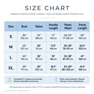 Ensemble survêtement 2 pièces streetwear oversize pour femme avec logo personnalisé sur le devant, comprenant un sweat à capuche court style corset et un pantalon de survêtement large réfléchissant - Product Image 6