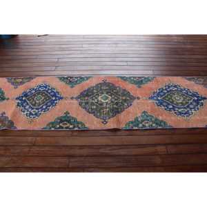 Alfombra Vintage de 2,5x13,2 pies, Alfombra Turca, Alfombra con Borde Azul - Product Image 3