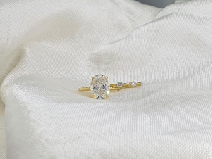 แหวนแต่งงานสำหรับผู้หญิงประดับเพชรรูปวงรีสีทอง14K ประดับเพชรสำหรับผู้ใหญ่ได้รับการรับรองจาก IGI VVS CVD - Product Image 4