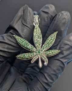 Colgante de Hoja con Moissanita Redonda Verde Esmeralda, Joyería Hip Hop con Incrustaciones de Diamantes, Plata de Ley 925, Colgantes y Dijes de Joyería Fina - Product Image 3