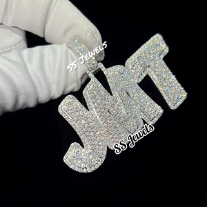 Pendentif Hip Hop personnalisé en argent sterling avec moissanite taille émeraude VVS, serti de diamants, avec chaîne cubaine de 13 mm - Product Image 3