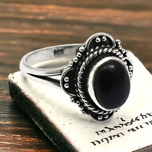 Bijoux pour femmes à la mode Onyx noir naturel pierre précieuse forme ovale Artisan Look anneau pour elle conception personnalisée fabricant de bijoux Inde - Product Image 2