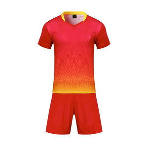 Maillot de football en gros de haute qualité, uniforme d'équipe, personnalisé, imprimé, 100 % polyester, séchage rapide, matériau durable pour l'été - Product Image 1