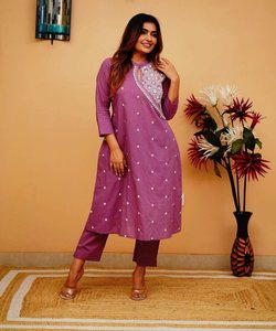 Vêtements islamiques pour femmes musulmanes, blanc cassé, costume de pelouse cousu maxi, boutique de vêtements de fête à la mode, robe pakistanaise pour le mariage de l'Aïd - Product Image 1