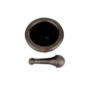 Mortero y mortero pequeño de latón puro hecho a mano con utensilios de cocina de plástico de diseño exquisito y tarea de cocina a bajo precio - Product Image 4