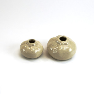 CBD4104WT - Vase en céramique moyen en forme de gourde - 4,3 L x 2,7 H - Product Image 3
