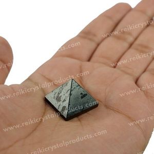 Pyramide d'hématite naturelle 10-15 mm, tour de cristal pour la mise à la terre, la protection et l'équilibre énergétique - Product Image 3
