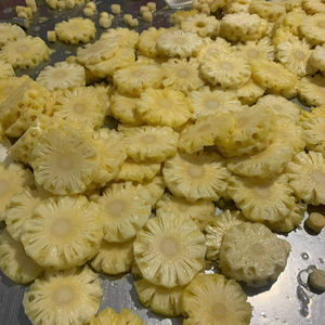 Ananas congelé IQF préparé à partir de morceaux de fruits naturels, parfait pour les garnitures de desserts des usines de boissons et l'exportation, Vietnam - Product Image 1