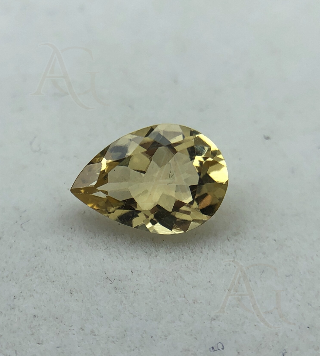 สีเหลือง