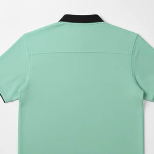 Vêtement tricoté sur mesure minimaliste avec patte de boutonnage discrète et bords finis soignés en polyester/coton pour un look élégant et contemporain pour le bureau ou les soirées. - Product Image 6