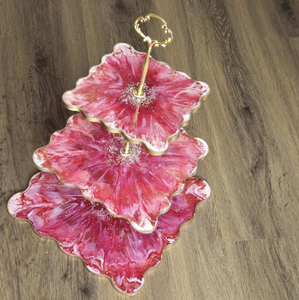 Elegante soporte para tartas de resina para bodas y ocasiones especiales. Soporte de pastel de resina hecho a mano con hermoso - Product Image 1