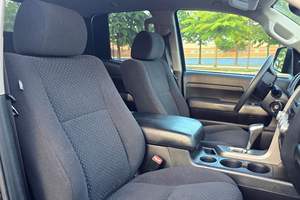 TOYOTA TUNDRA TRD ROCK WARRIOR DOBLE CABINA 4X4 USADA, 2012, CON VOLANTE A LA IZQUIERDA/DERECHA - Product Image 3