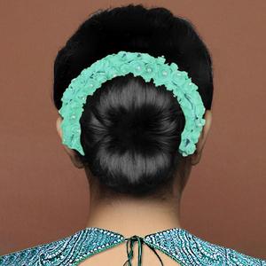 Tip Top Fashions Broche de cheveux floraux verts en pierre autrichienne 1502299L en alliage de zinc durable - Product Image 1