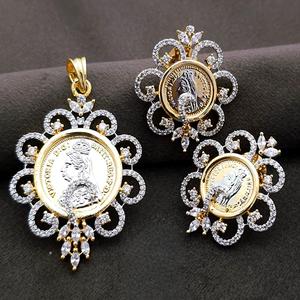 Magnifique ensemble de pendentifs design à la mode en or et blanc avec boucles d'oreilles AD Stones Look for Wedding Parties Wear For Women - Product Image 1
