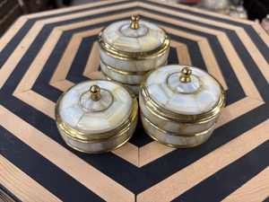 Caja de Regalo para Joyería Hecha a Mano, Ecológica, con Incrustaciones de Madreperla y Base de Madera |   Caja Decorativa de Lujo para Anillos y Pendientes - Product Image 5