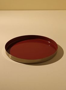 Organiza con estilo usando esta bandeja de metal decorativa recubierta de esmalte construida para destacar y mantener las cosas ordenadas. - Product Image 5