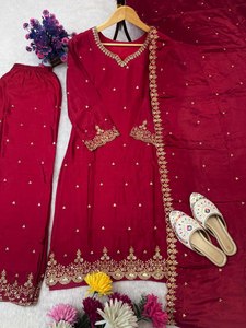 Parfait pour les occasions festives, les soirées ou les événements. Tenue sur mesure de style Salwar Kameez, confortable et élégante pour femmes. - Product Image 2
