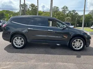 Chevrolet Traverse 1LT 2014, Volante a la Izquierda, Asientos de Cuero, Neumáticos R19 - Product Image 3