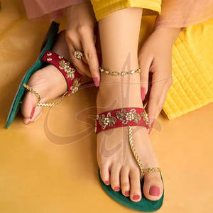 Chaussures plates décontractées pour femmes, style Kolhapuri, pour l'été, tendance mode mariage, antidérapantes, imprimées, dessus en soie brute - Product Image 4