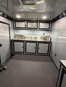 รถพ่วงขายอาหารเคลื่อนที่ 8.5 x 20 ฟุต มือสองสภาพดี - Product Image 6