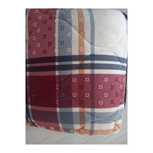 Ensemble de couette et taies d'oreiller Boris Red Ecru, double, de qualité supérieure, 100% polyester, antibactérien, hypoallergénique, entretien facile - Product Image 2