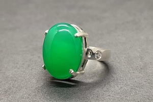 Anillo de Plata de Ley 925 Hecho a Mano con Ónix Verde Natural de Corte Ovalado en Engaste de Bisel, Regalo Clásico Perfecto para Aniversario de Bodas para Mujer - Product Image 4