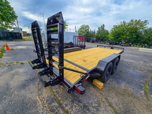 Remolque Utilitario con Plataforma de Madera, Estructura Metálica Negra, Plataforma Plana de 4x8 con Barandas Laterales y Puerta Trasera para Transporte de Carga - Product Image 3