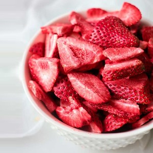 Fraises biologiques lyophilisées savoureuses tranches de fraises lyophilisées du Vietnam de haute qualité - Product Image 2