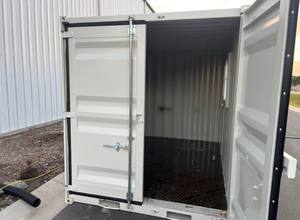 NOUVEAU CONTAINER DE 12 PIÈTES AVEC PORTE LATÉRALE ET FENÊTRE POUR BUREAU / CHANTIER / SALLE À OUTILS À VENDRE - Product Image 3