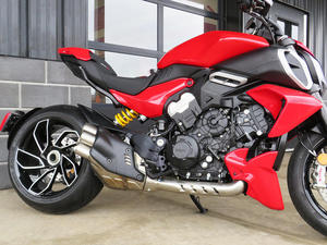 Motocicleta Diavel V4 Roja 2024 - Product Image 3