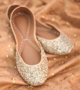 Chaussures légères pour femmes prix raisonnable khussa avec nouveau look expédition rapide quantité minimale de commande bas femmes à la mode élégantes khussa à vendre - Product Image 5