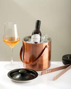 ถังน้ำแข็งโลหะจากผู้ผลิตที่เชื่อถือได้ ดีไซน์คลาสสิกสำหรับบาร์ แช่ไวน์ แชมเปญ ใช้ในงานปาร์ตี้ วางบนโต๊ะ ใส่เครื่องดื่ม อุปกรณ์เสริมแบบดั้งเดิม - Product Image 4